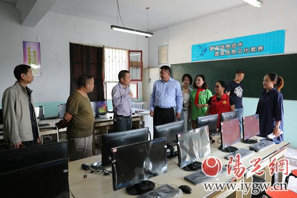 安康两所学校收到30万元爱心物资