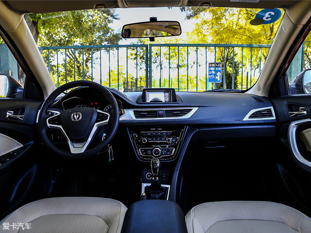 悦翔v71.0t和1.6l对比,悦翔v715款1.6l自动乐享怎么样