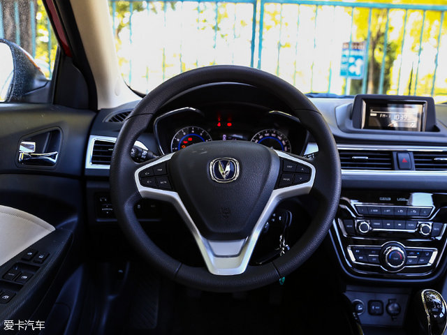 悦翔v71.0t和1.6l对比,悦翔v715款1.6l自动乐享怎么样