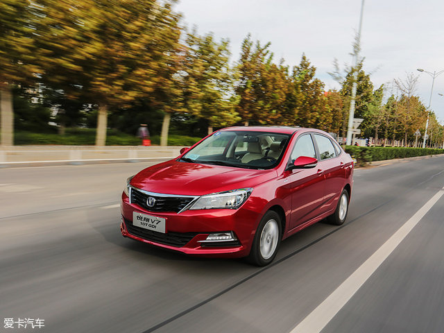 悦翔v71.0t和1.6l对比,悦翔v715款1.6l自动乐享怎么样