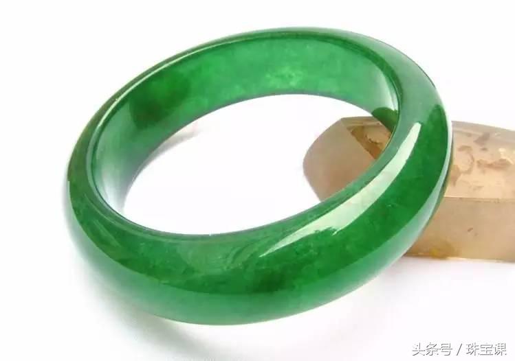 翡翠和玉的区别,看完再也不会傻傻的去买玉了!