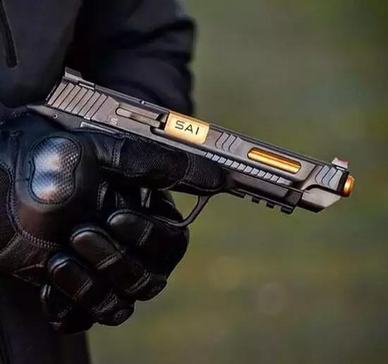 战术美学｜《疾速追杀》的“枪械世界”