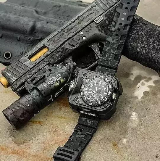 战术美学｜《疾速追杀》的“枪械世界”