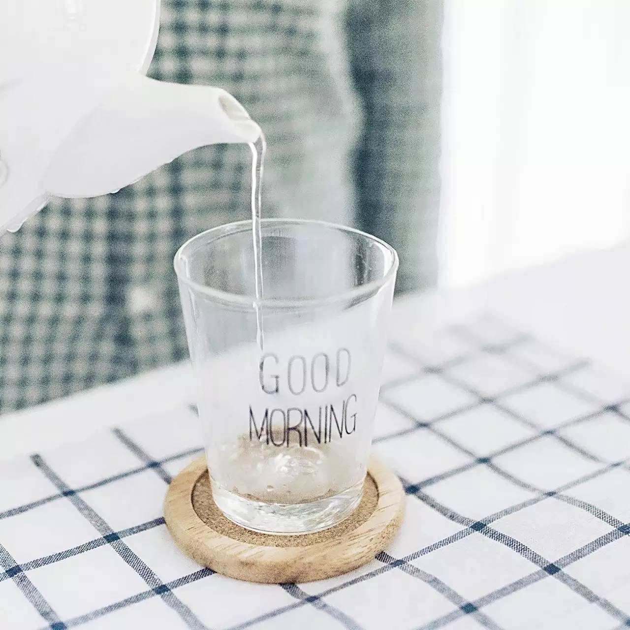 花很少的钱去挣很多钱,花很少钱就能买到的快乐