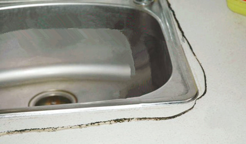 厨房水槽橱柜泡水烂掉,厨房水槽缝发霉了