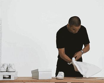 你的小白鞋脏了是怎么洗白的,小白鞋臭的小妙招不用小苏打