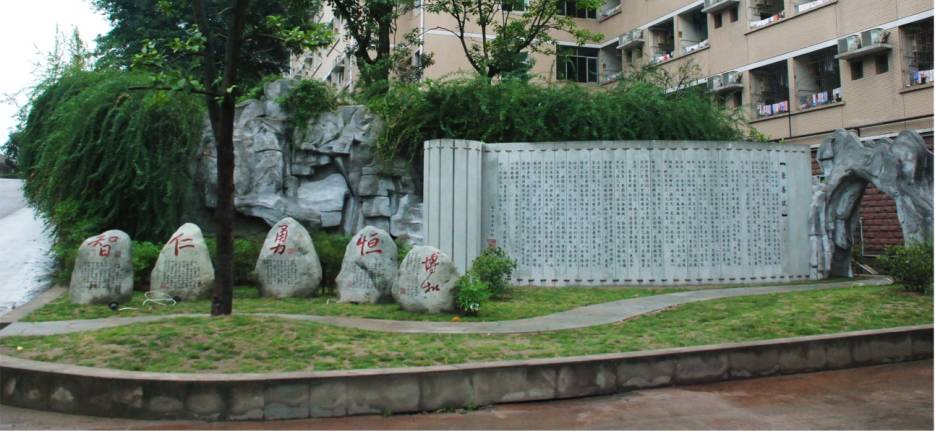 走进最美校园柳荫中学,走进最美校园与秋天