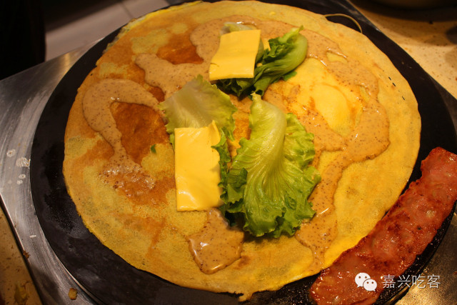 福利网红鸡蛋饼来江南摩尔啦！土豪版简约款自助随心配，你还坐得住?NO.405