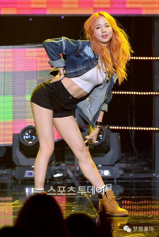 韩国身材最好的女团成员,韩国女团户外跳舞颜值身材超高