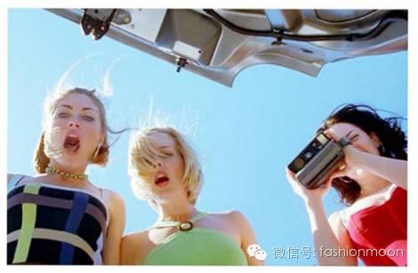 思考：时尚编辑VS时尚博主史无前例正面开撕？！