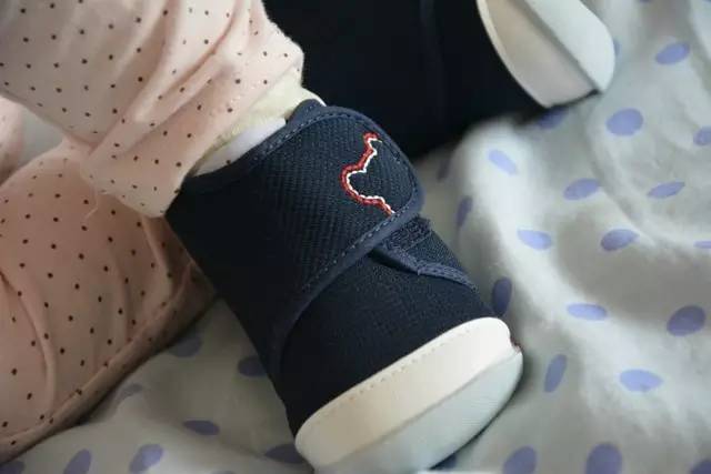 让宝宝穿了不想脱的居家鞋,推荐好穿的婴儿学步鞋