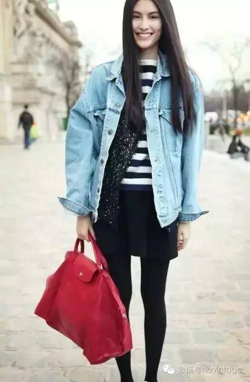 吃着月饼,吃着月饼赏着月亮会有好运吗