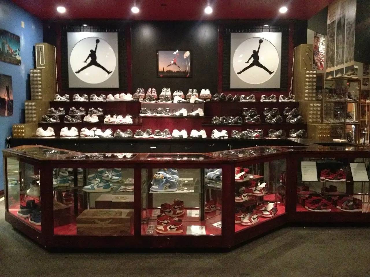 见识了他1000万美元的鞋库，我的红眼病无药可医