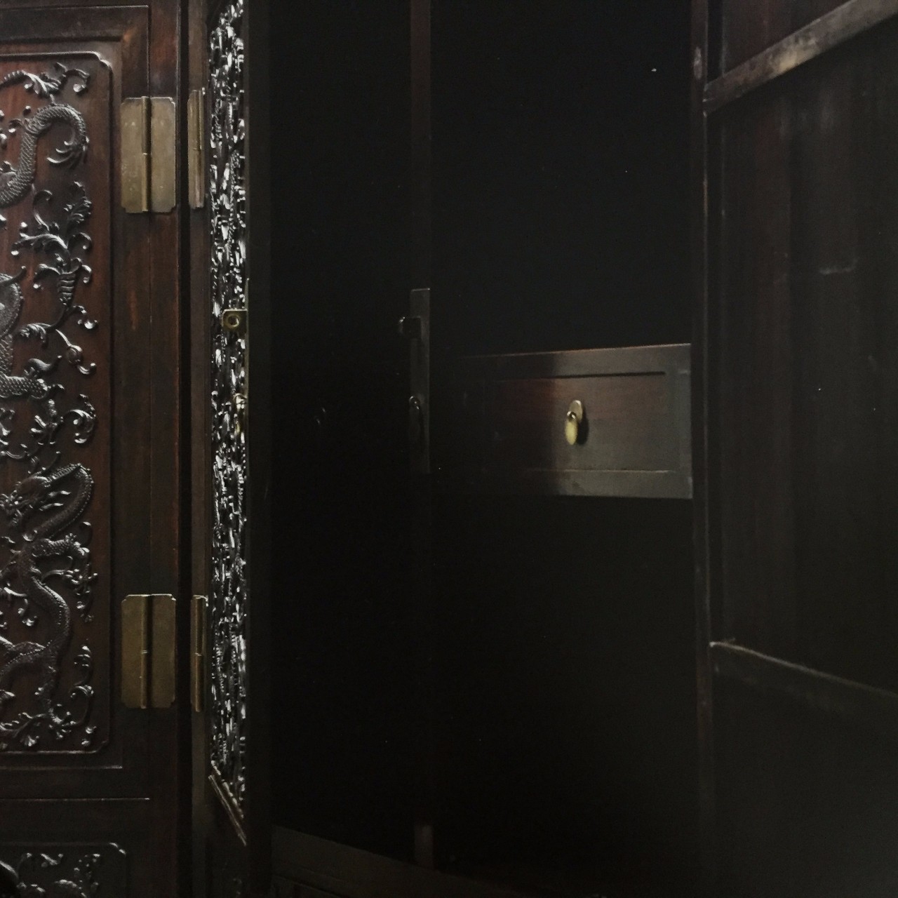 以9315万元刷新世界纪录的紫檀大柜，有你不知道的背后故事|退藏