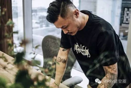 余文乐和周杰伦吃饭穿的vans,周杰伦和余文乐联名