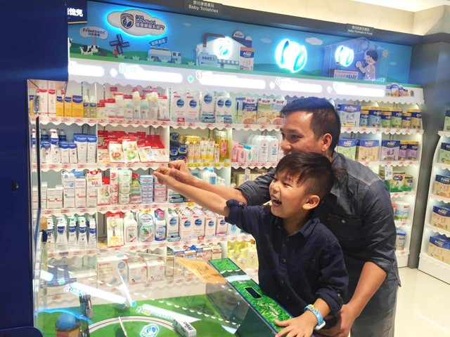 走这条最轻松的香港购物路线，大人小孩都不累！购物同时还能玩美素佳儿360度自家牧场游戏，超级棒！