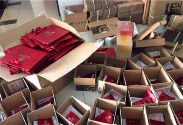 你们为年入2000万的网红们买单，她们却卖你一堆烂脸假货！