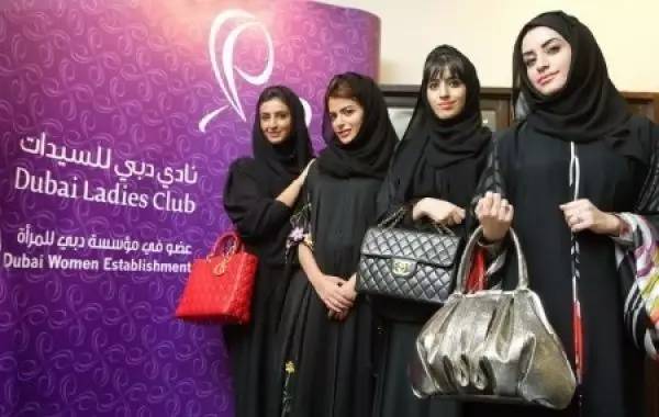 去迪拜旅游是落地签吧,迪拜必买表