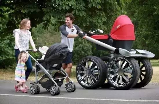 极客爸爸给婴儿车装上了125CC的摩托车发动机边参赛奥运边“遛”小孩？｜905出行设计师