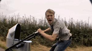 极客爸爸给婴儿车装上了125CC的摩托车发动机边参赛奥运边“遛”小孩？｜905出行设计师