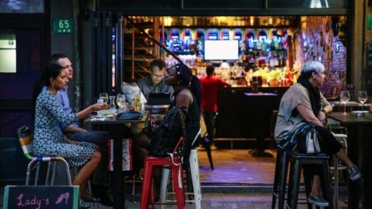 国外的永康路怎样解决人、车、酒吧矛盾?