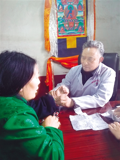 “根吉布”丹松扎巴:悬壶济世成就藏医博大精深
