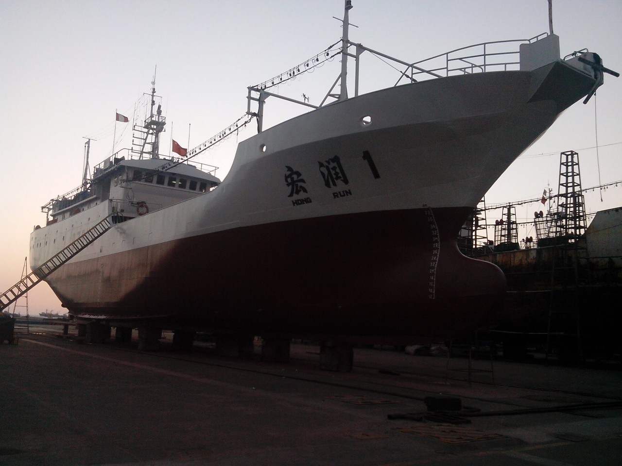 南太平洋钓大鱿鱼工作视频,南太平洋钓鱿鱼保底工资