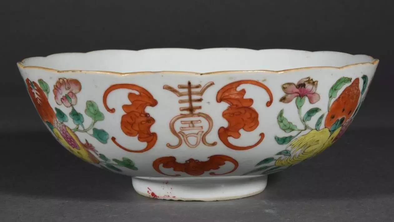 清嘉庆粉彩瓷器图片,清嘉庆粉彩人物扁瓶