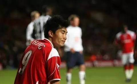 因乌龙球背锅？为啥高洪波从国足名单里拿下了郑智......