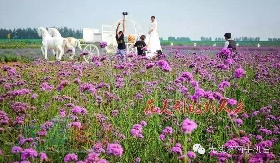 女子饭店吃饭摔倒朋友去扶也摔倒,女子饭店吃饭摔倒