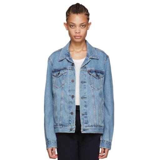 像Gigi一样时髦就穿那样一件牛仔外套（今秋最时髦的牛仔清单）