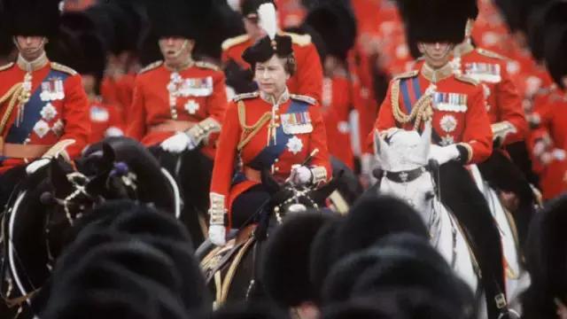 皇家旗舰，超长待机——英女王那些你不知道的事儿