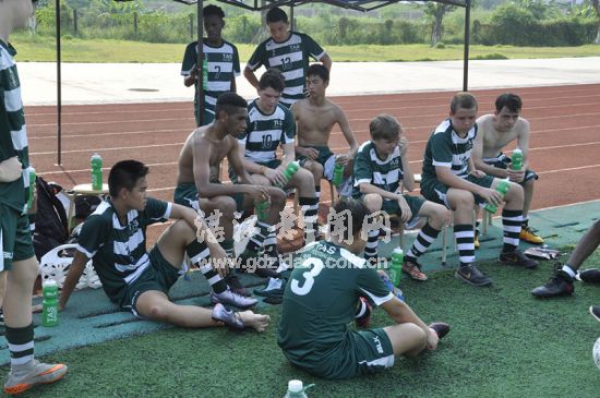 八中各所学校进行足球比赛,和县二中足球比赛