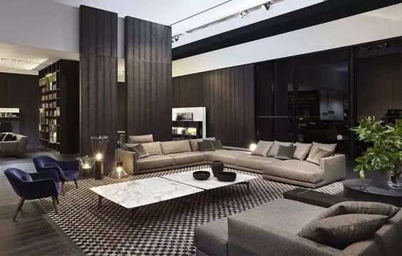 从脚底看房间是何等的体验?