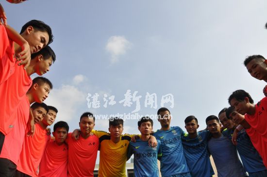 八中各所学校进行足球比赛,和县二中足球比赛