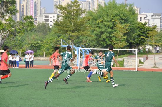 八中各所学校进行足球比赛,和县二中足球比赛