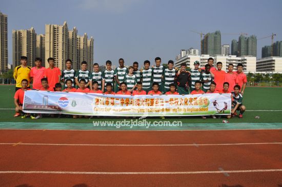 八中各所学校进行足球比赛,和县二中足球比赛