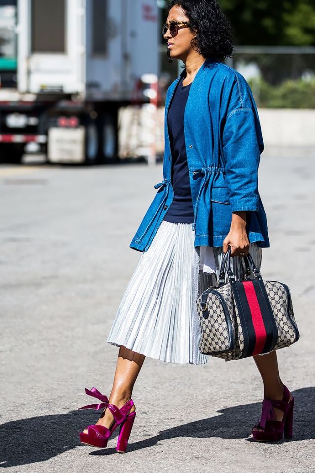 像Gigi一样时髦就穿那样一件牛仔外套（今秋最时髦的牛仔清单）