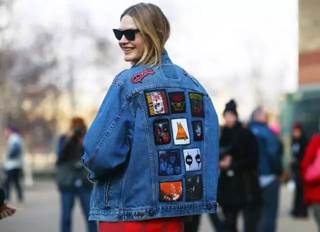 像Gigi一样时髦就穿那样一件牛仔外套（今秋最时髦的牛仔清单）