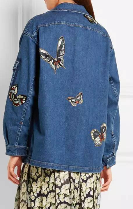 像Gigi一样时髦就穿那样一件牛仔外套（今秋最时髦的牛仔清单）