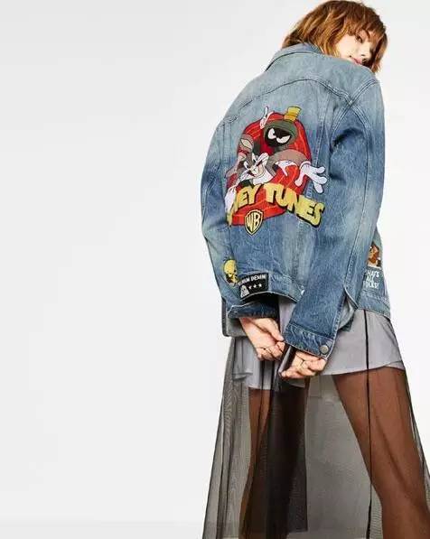 像Gigi一样时髦就穿那样一件牛仔外套（今秋最时髦的牛仔清单）