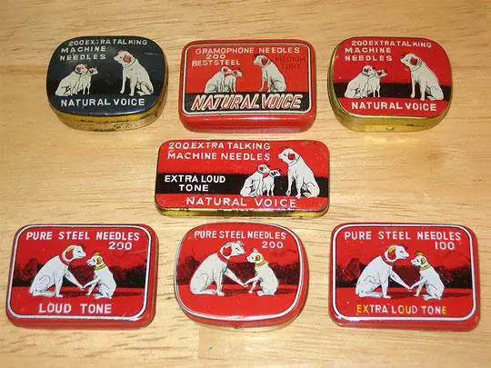 小狗尼帕Listen to His Masters Voice