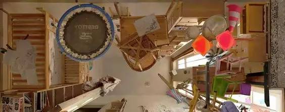 从脚底看房间是何等的体验?