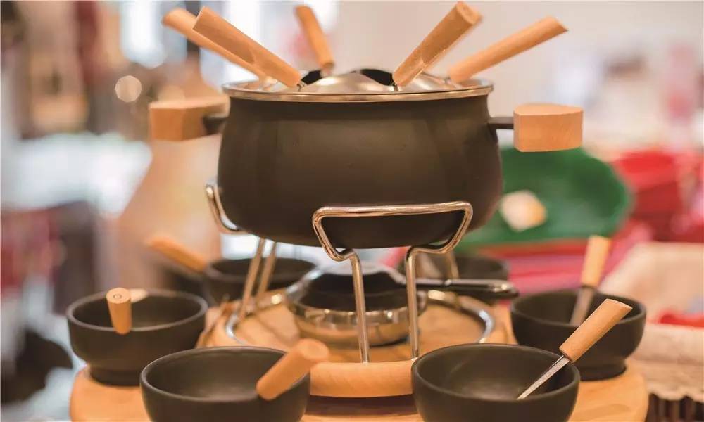 有人愿意花3000元买一口锅，只是因为它长得好看？|CBNweekly