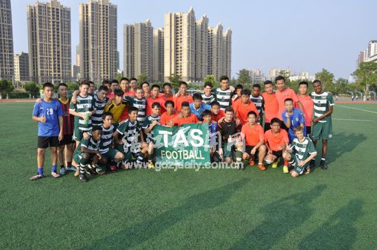 八中各所学校进行足球比赛,和县二中足球比赛