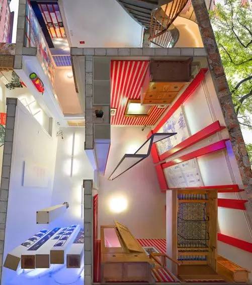 从脚底看房间是何等的体验?