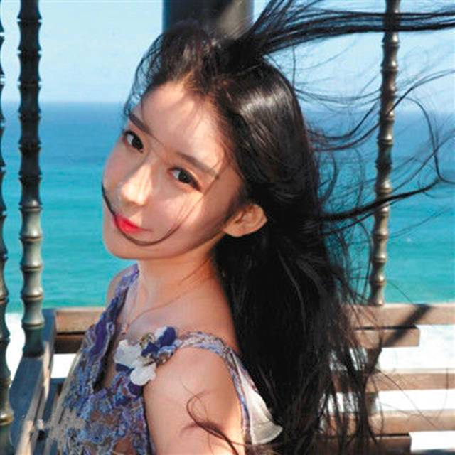 你们为年入2000万的网红们买单，她们却卖你一堆烂脸假货！