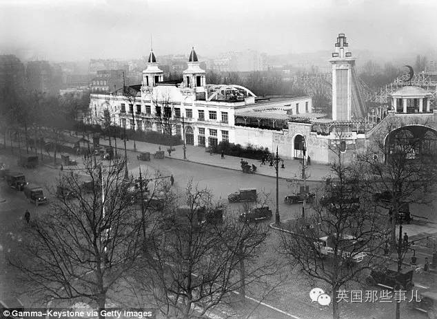 朋友的一句玩笑，这个法国哥们开始觉得自己本该当上英国国王..