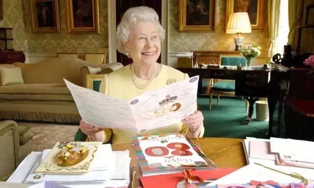 皇家旗舰，超长待机——英女王那些你不知道的事儿