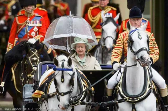 皇家旗舰，超长待机——英女王那些你不知道的事儿